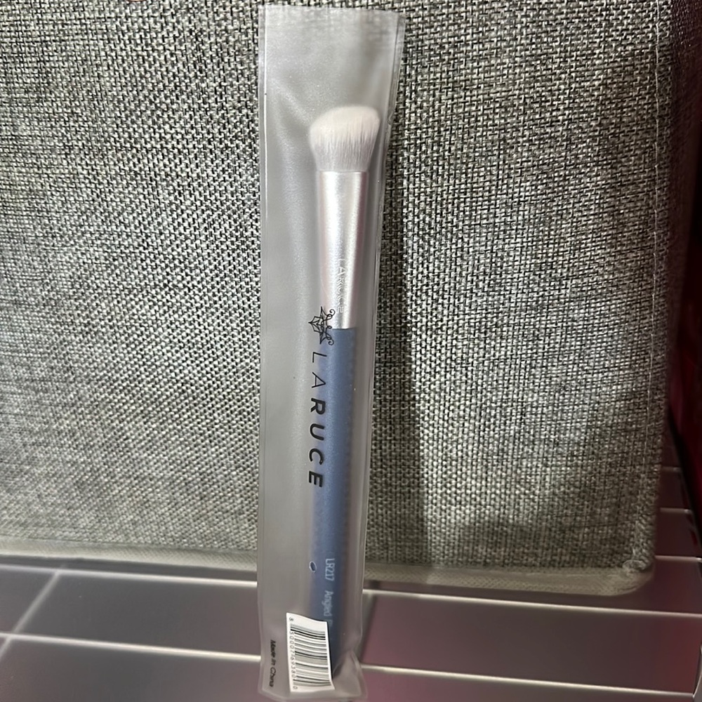 LaRuce LR217 Angled Blending brush